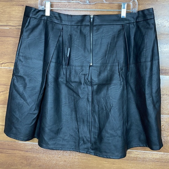 Harve' Benard faux leather women’s skirt  size.small,medium,Large,X-Large - Picture 2 of 12